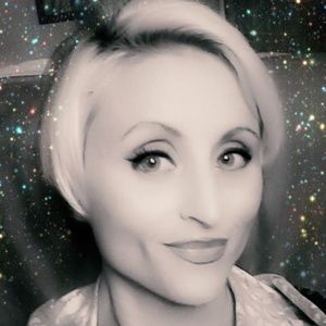 Meet your Posher, Hilary